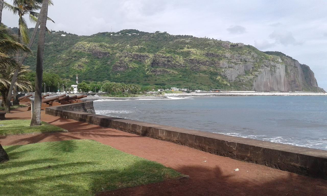 شقة Airport Appart Sainte-Clotilde المظهر الخارجي الصورة